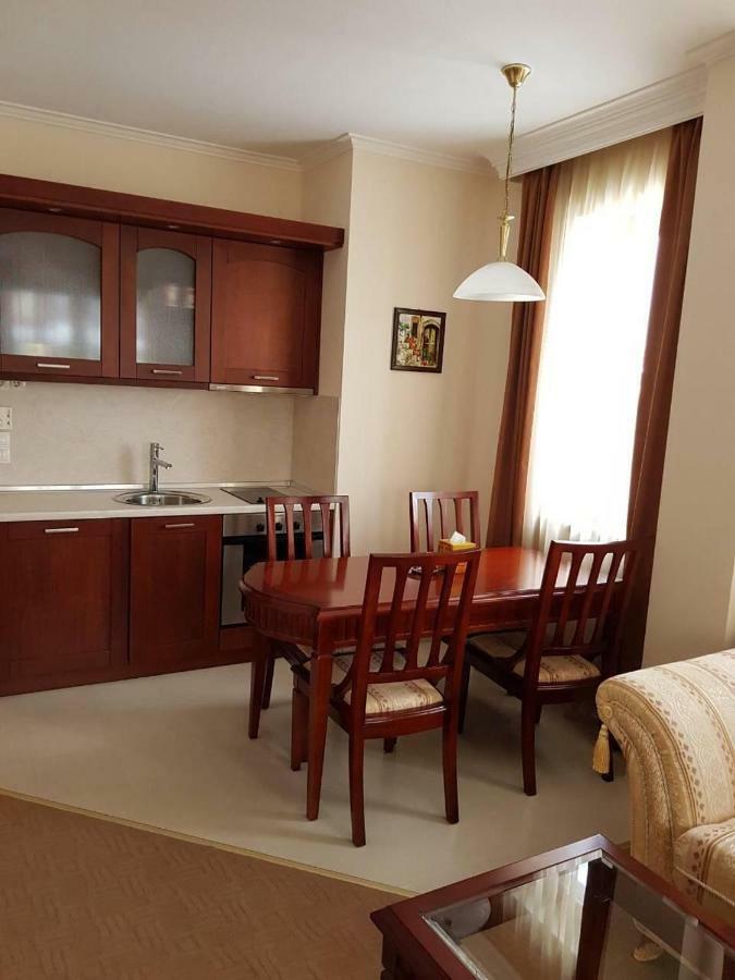 Apartment In Downtown Complex Банско Экстерьер фото